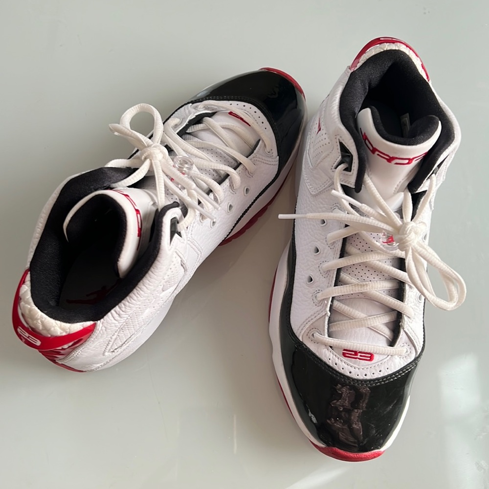 Red, Black & White Jordan’s. Size: US 8, UK 7, EUR 41